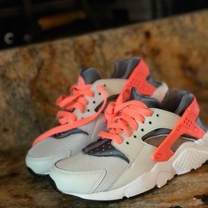 Nike Huarache Run SOLD!!